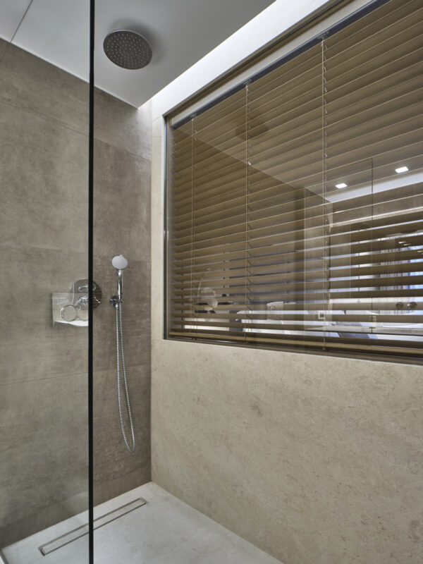 Deluxe_Double_ room_bathroom